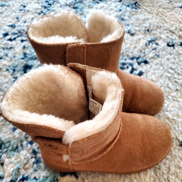 Toddler Ugg boots - Picture 2 of 4